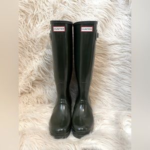 Hunter Original Tall Gloss Rain Boots in Dark Green